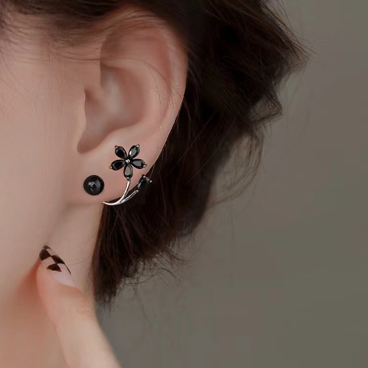 Personality Black Flower Pearl Stud Earrings