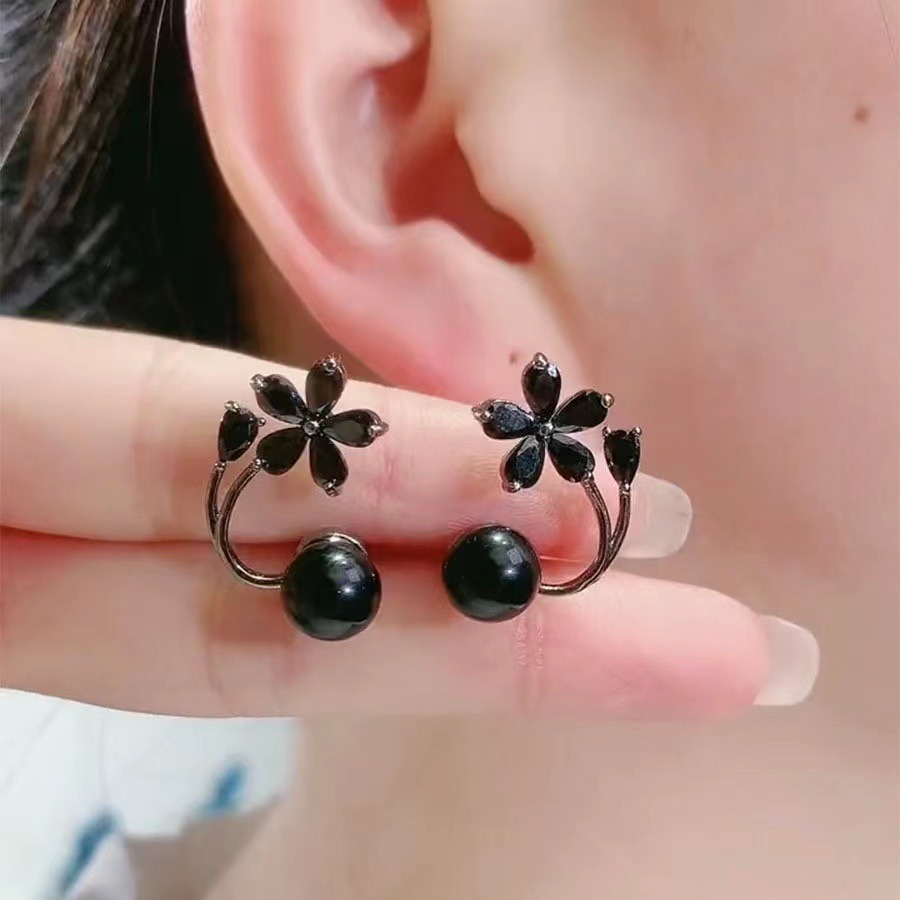 Personality Black Flower Pearl Stud Earrings