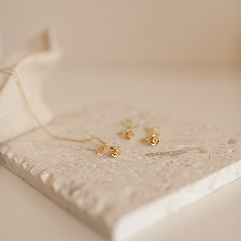 Dangling Rose Earrings