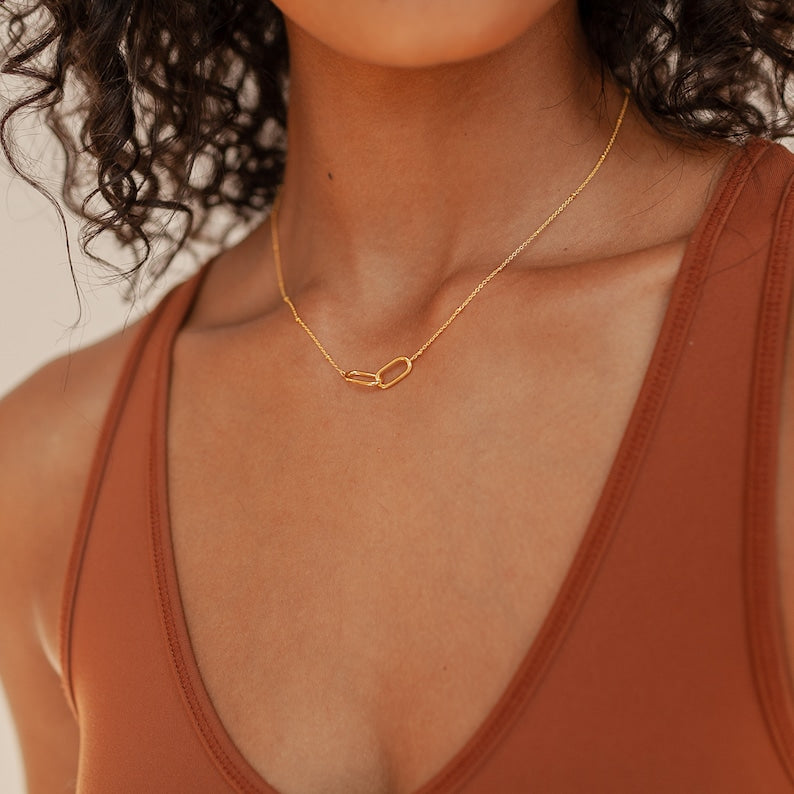 Linked Pendant Necklace by Caitlyn Minimalist
