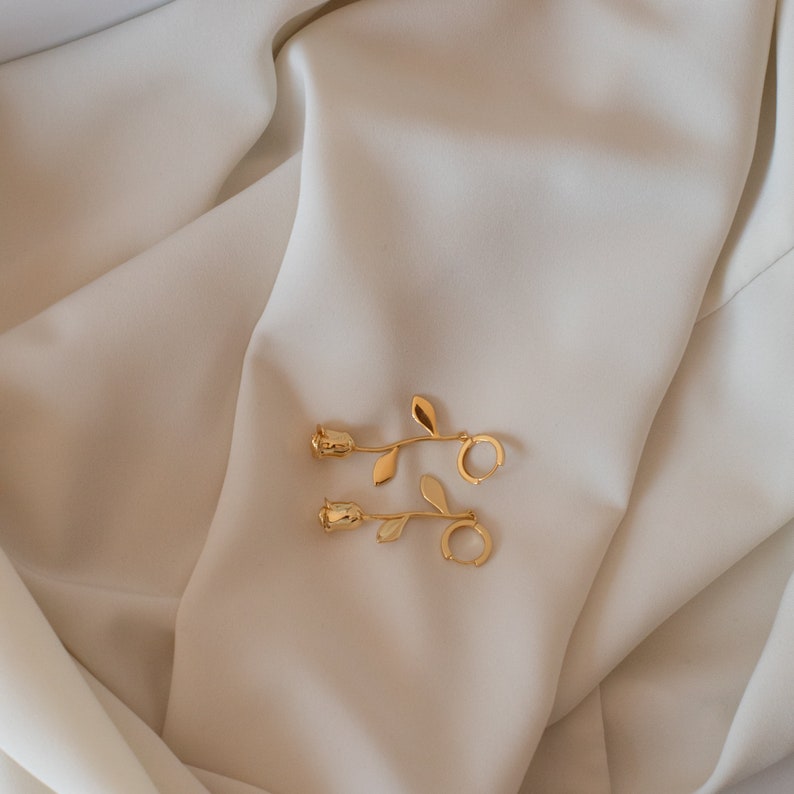 Dangling Rose Earrings