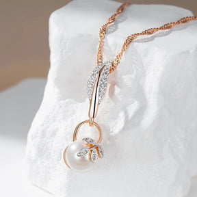 Necklace with white zirconia leaf pearl pendant in 18K rose gold plating